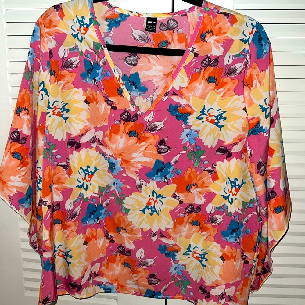 Very pretty floral blouse